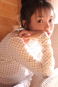 上面一个日底下一个女